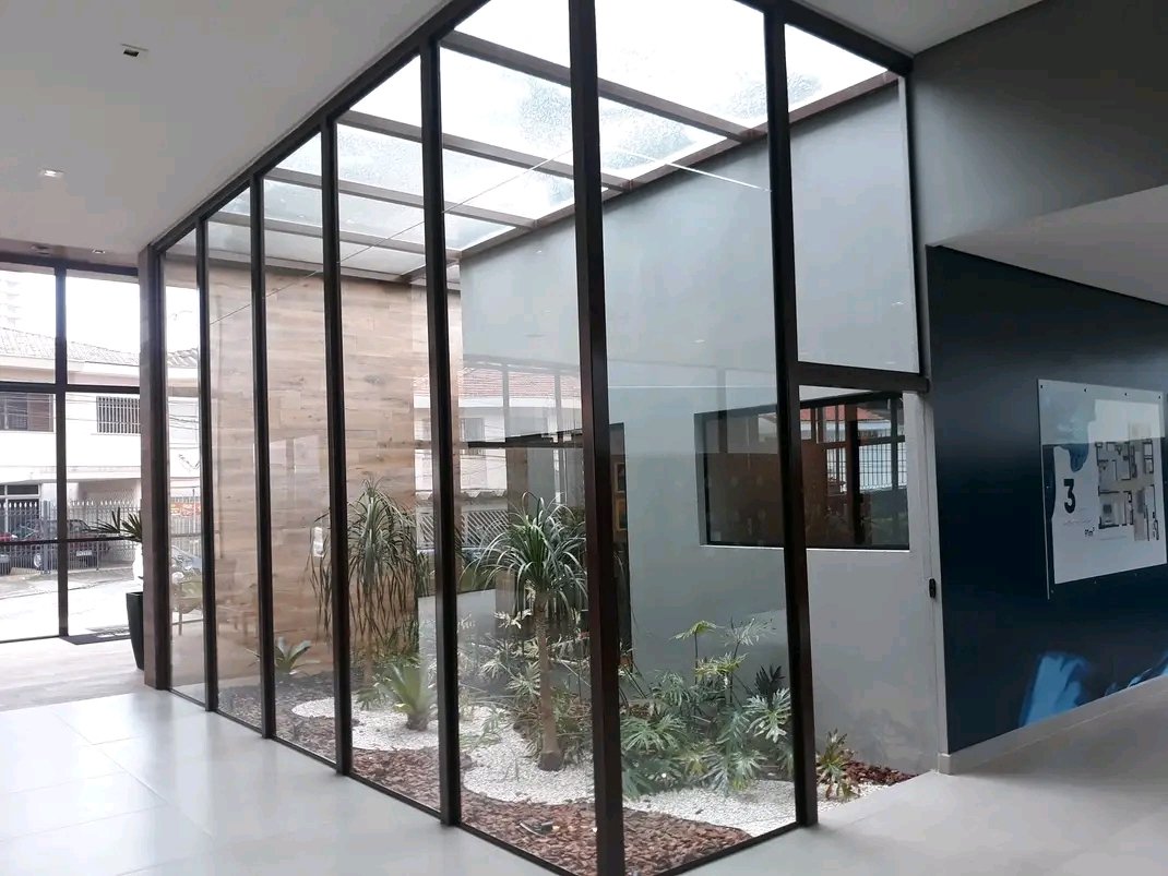Fachada com vidros profissionais